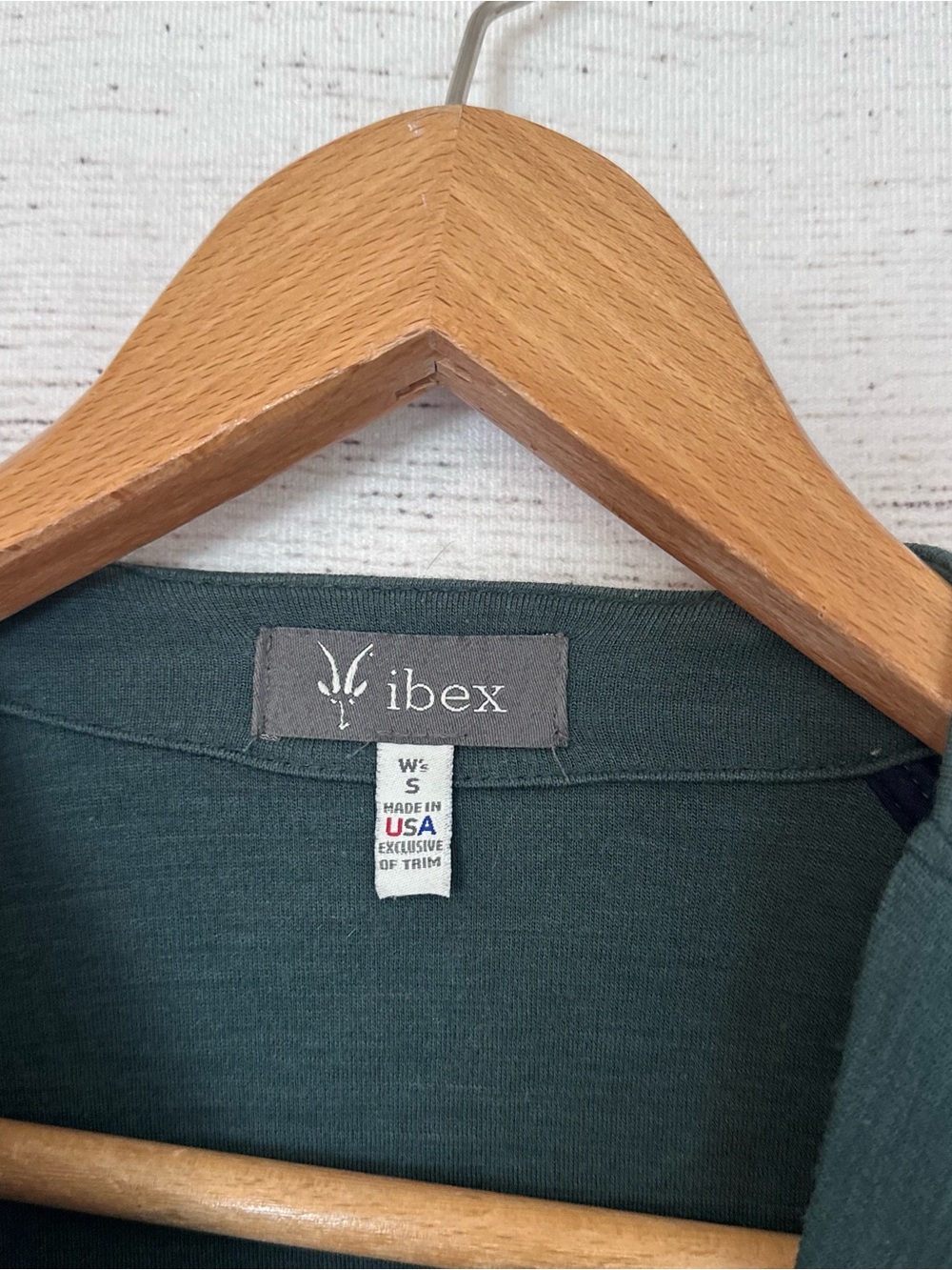 Ibex Women’s Layover Cross Wool Cardigan. - Picture 3 of 5